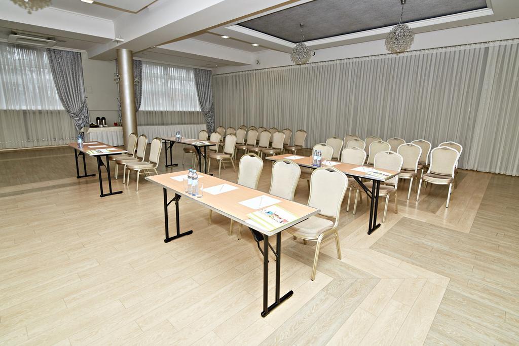Hotel Ted Radomsko Ngoại thất bức ảnh