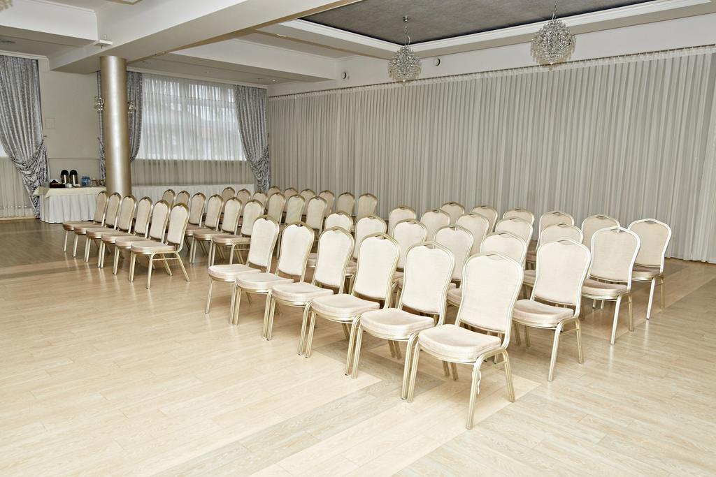 Hotel Ted Radomsko Ngoại thất bức ảnh