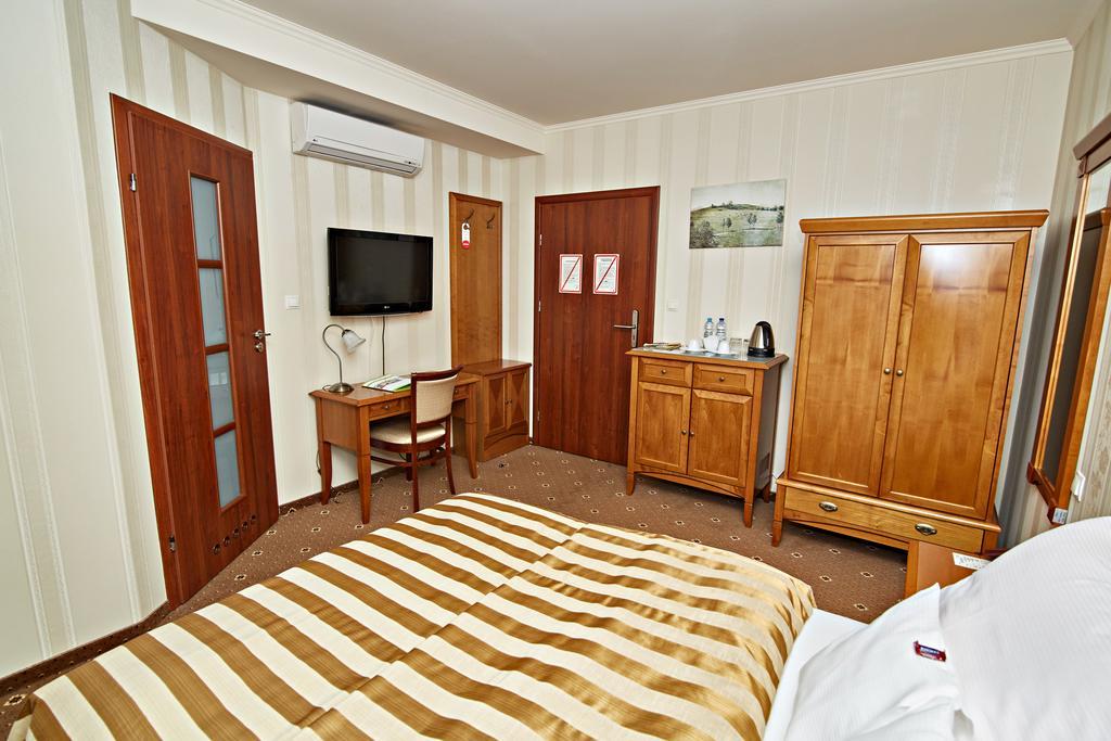 Hotel Ted Radomsko Phòng bức ảnh