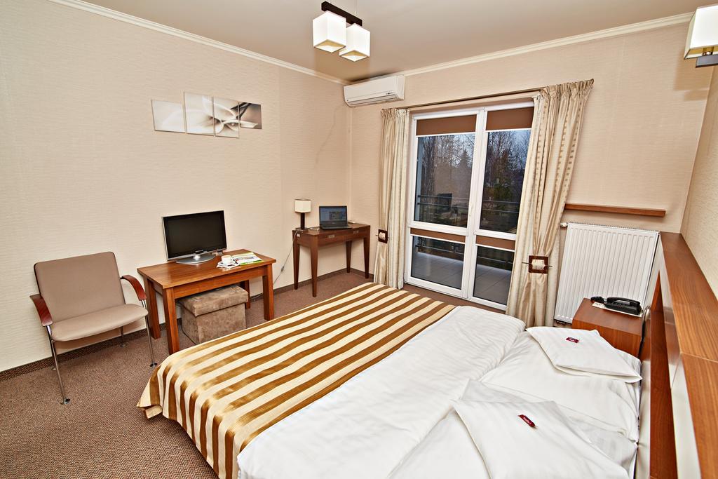 Hotel Ted Radomsko Phòng bức ảnh