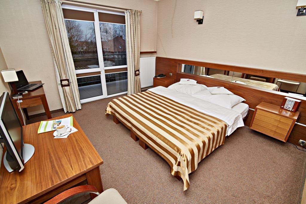 Hotel Ted Radomsko Phòng bức ảnh