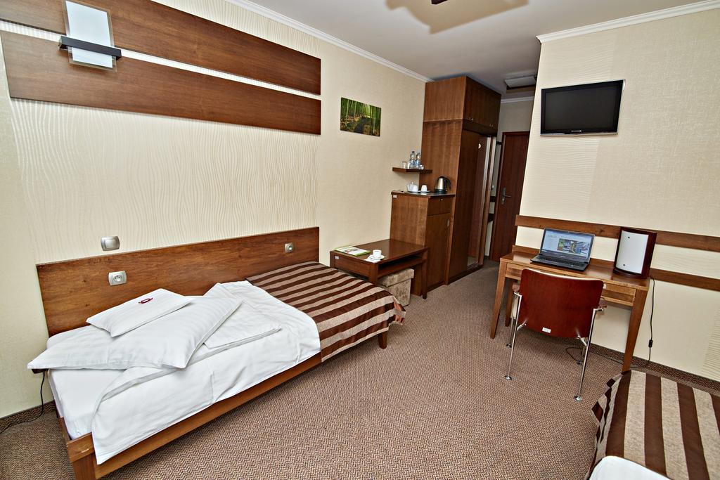 Hotel Ted Radomsko Phòng bức ảnh